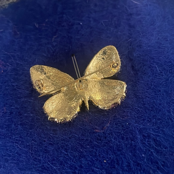 Beautiful Butterfly Brooch - Picture 2 of 4